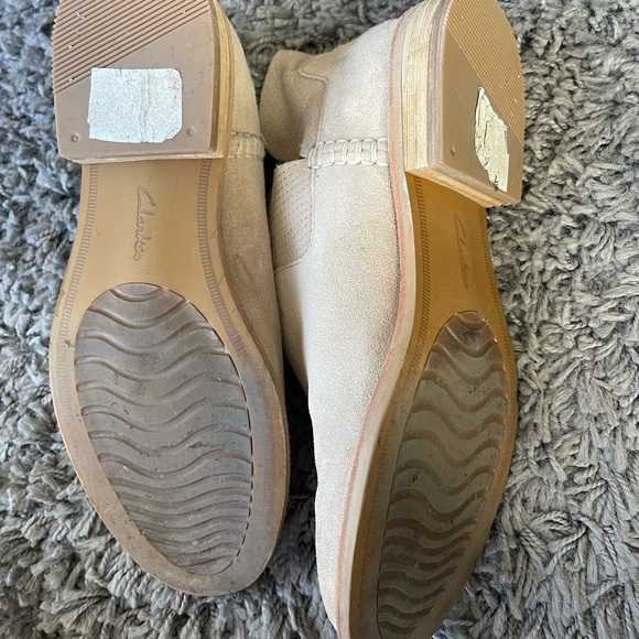 Suede Clark’s boots - Picture 3 of 7